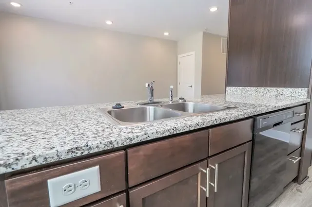 $950 | 802 South 6th Street, Nashville, TN 37206