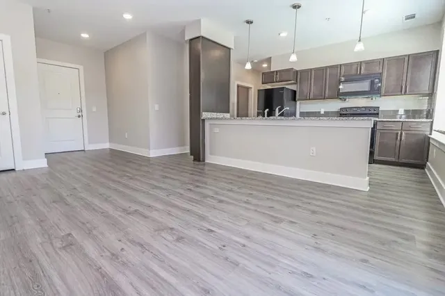 $950 | 802 South 6th Street, Nashville, TN 37206