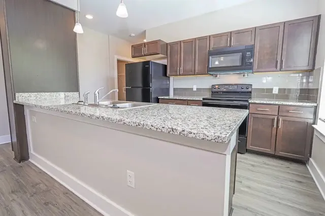 $950 | 802 South 6th Street, Nashville, TN 37206