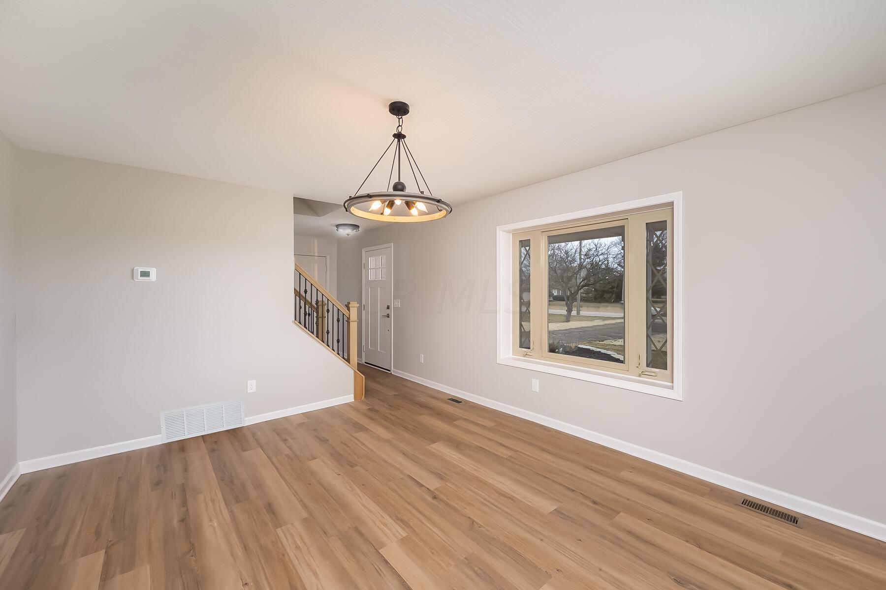 6001 Moore Road Delaware, OH 43015 - Photo 9 of 39 Dining Room