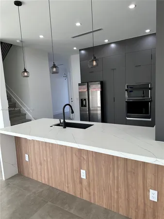 $4,700 | 4625 Southwest 32nd Avenue, Unit 1C, Fort Lauderdale, FL 33312