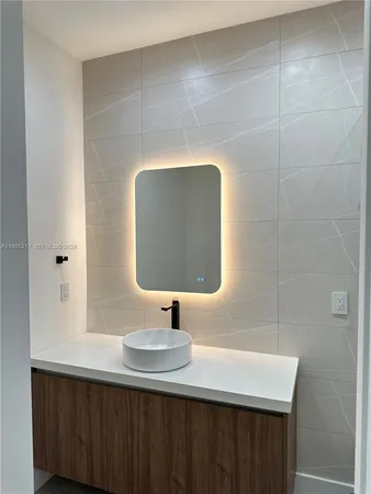 $4,700 | 4625 Southwest 32nd Avenue, Unit 1C, Fort Lauderdale, FL 33312