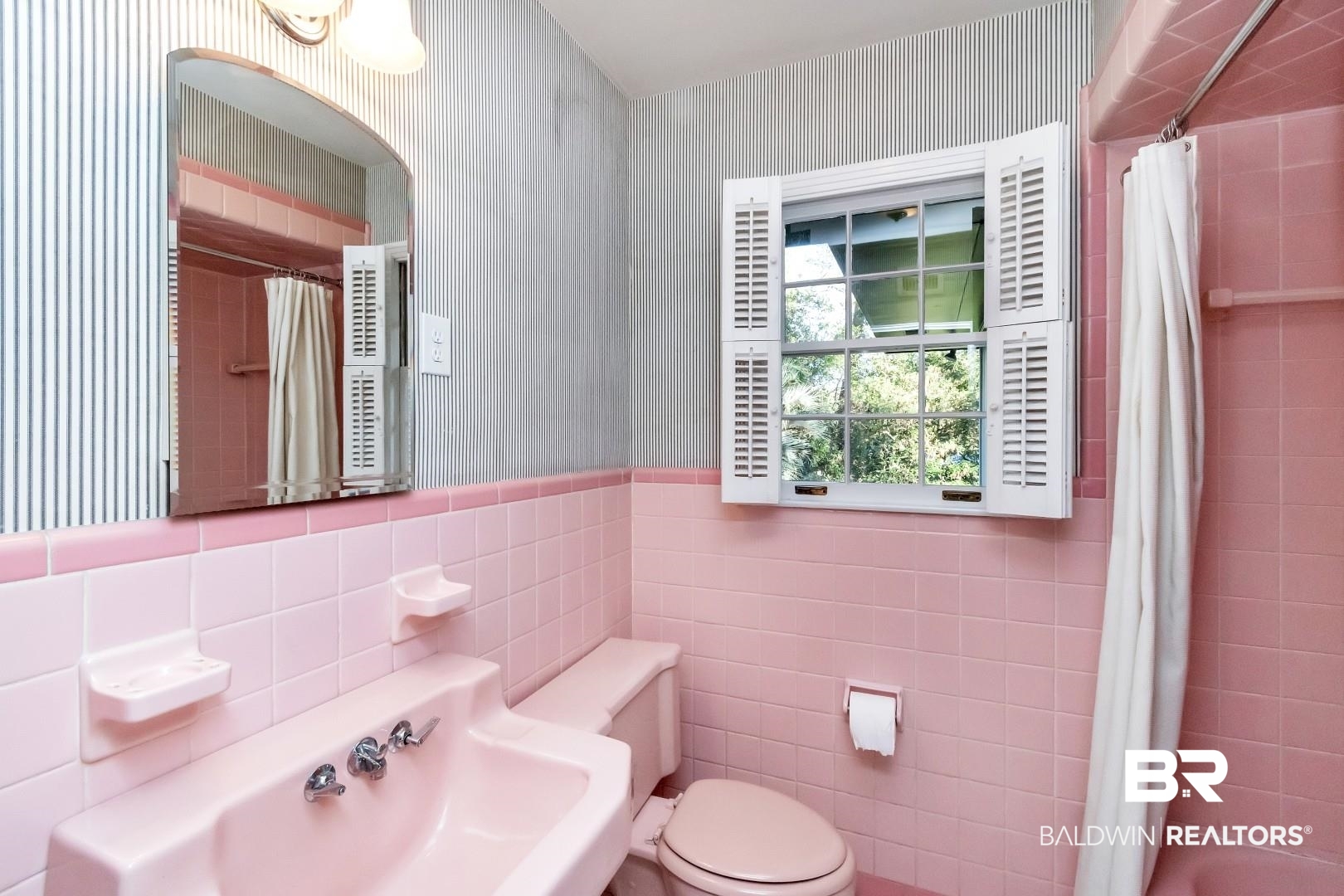 308 Brawood Drive Mobile, AL 36608 - Photo 14 of 33 Bathroom with toilet and tile walls