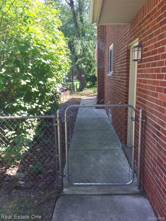 28029 West Nine Mile Road Farmington Hills, MI 48336 - Photo 30 of 36
