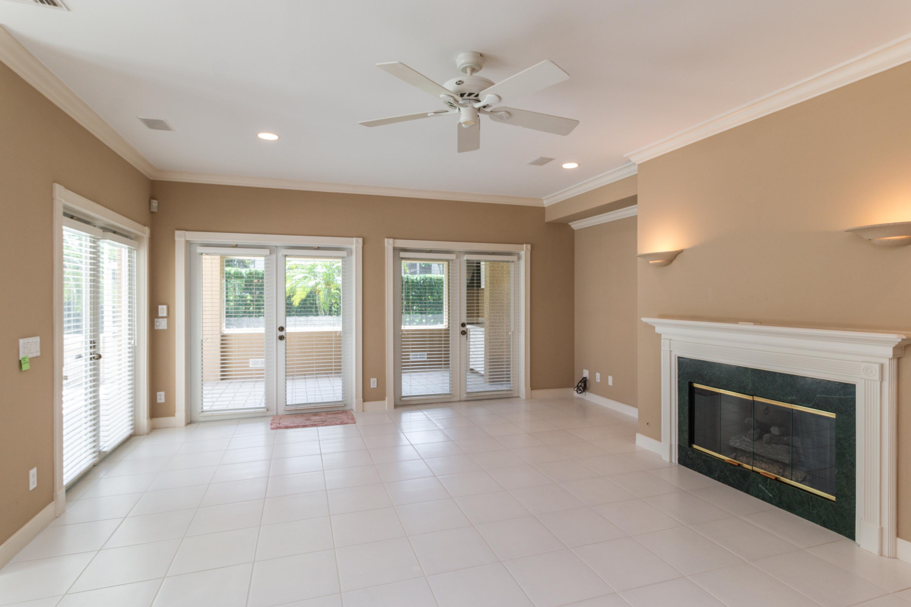 36 West High Point Road Sewall's Point, FL 34996 - Photo 11 of 31 13_36WHighPointRd_3_FamilyRoom_HiRes