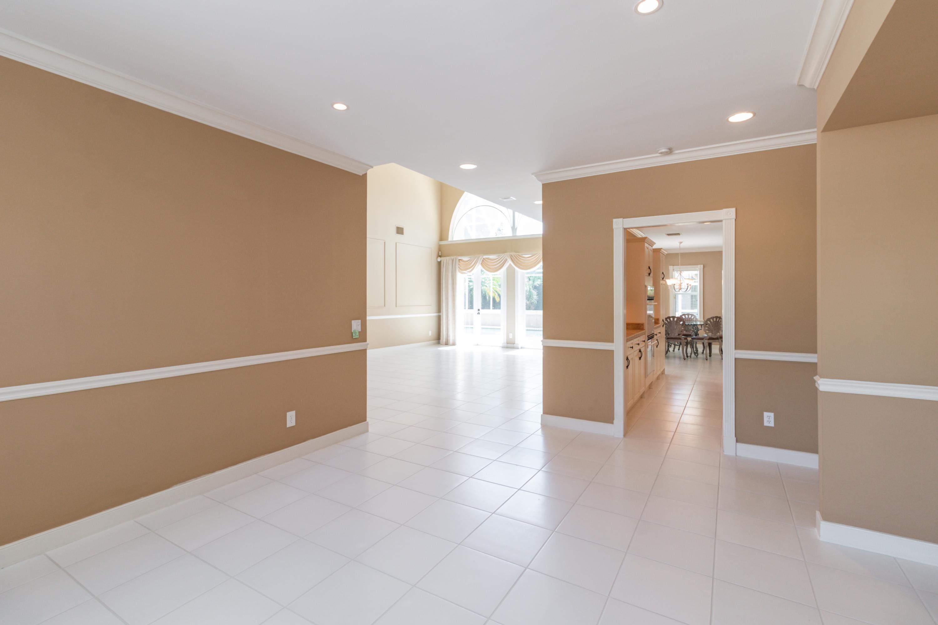 36 West High Point Road Sewall's Point, FL 34996 - Photo 13 of 31 11_36WHighPointRd_369002_DiningRoom_HiRe