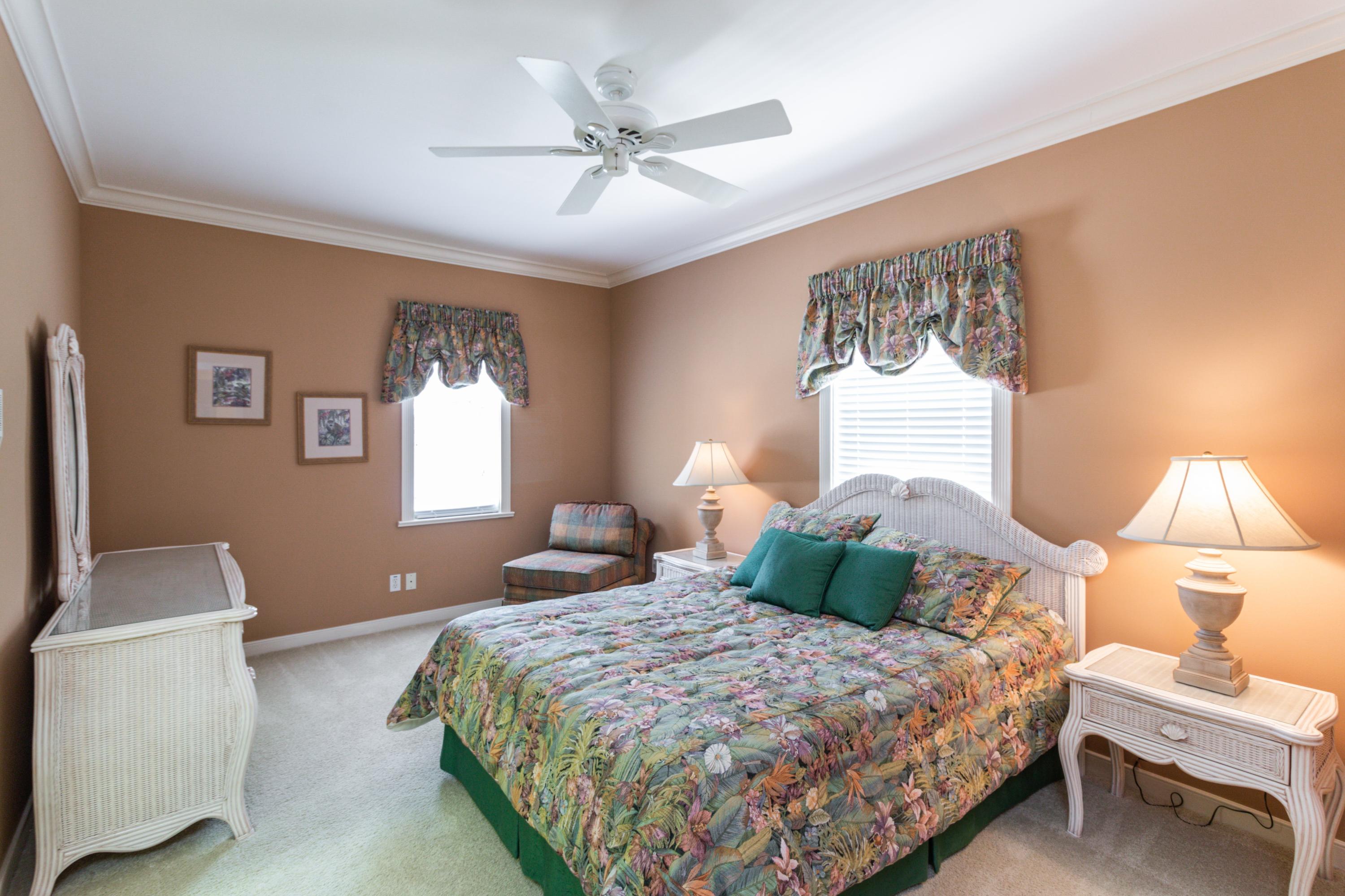 36 West High Point Road Sewall's Point, FL 34996 - Photo 20 of 31 20_36WHighPointRd_154_3rdBedroom_HiRes