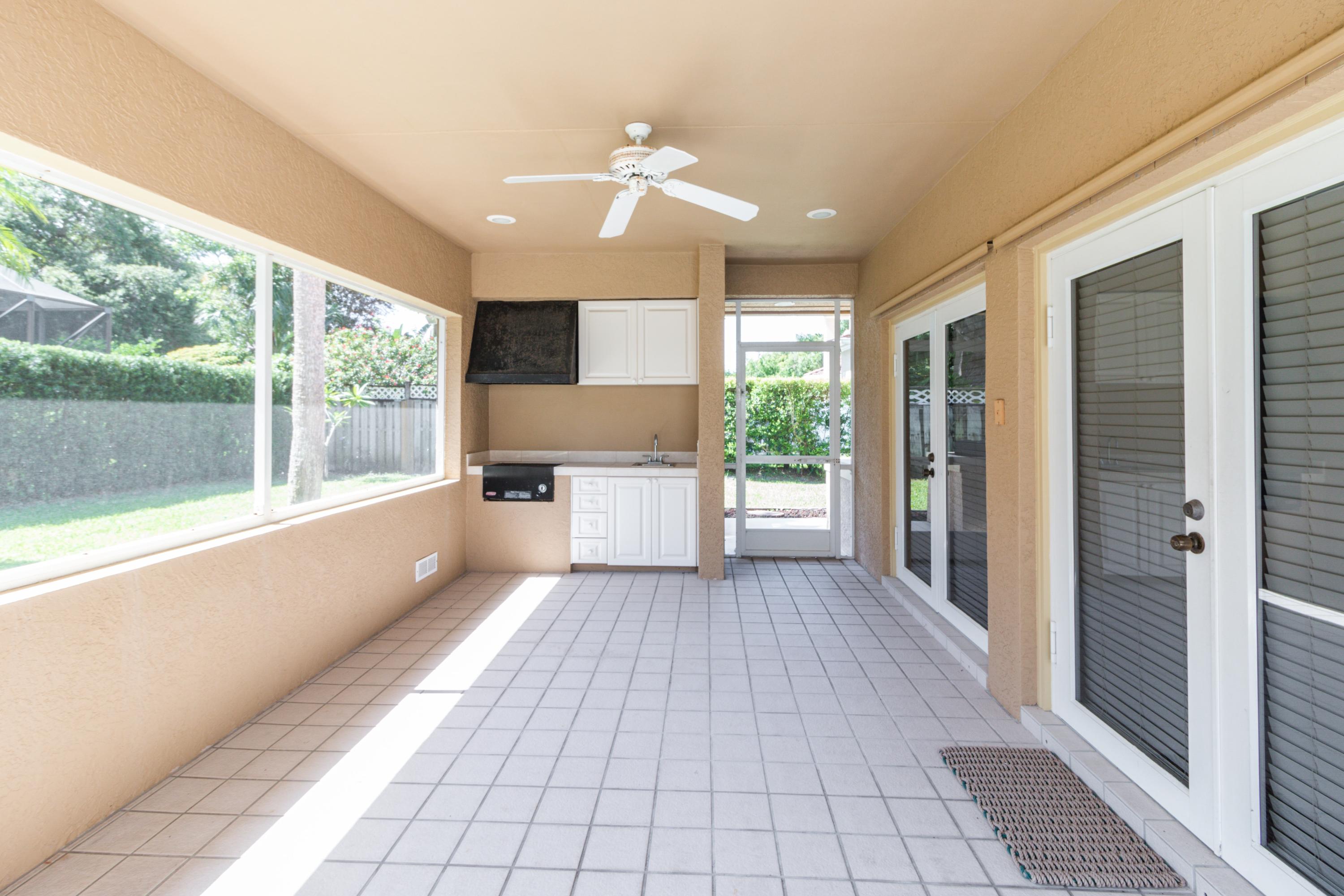 36 West High Point Road Sewall's Point, FL 34996 - Photo 25 of 31 23_36WHighPointRd_85001_Patio_HiRes