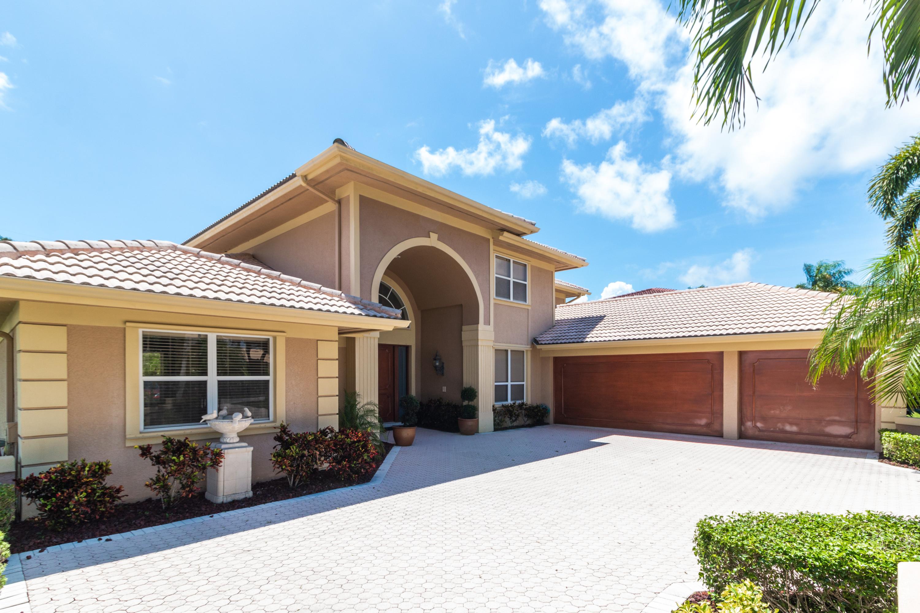 36 West High Point Road Sewall's Point, FL 34996 - Photo 3 of 31 03_36WHighPointRd_575_FrontView_HiRes