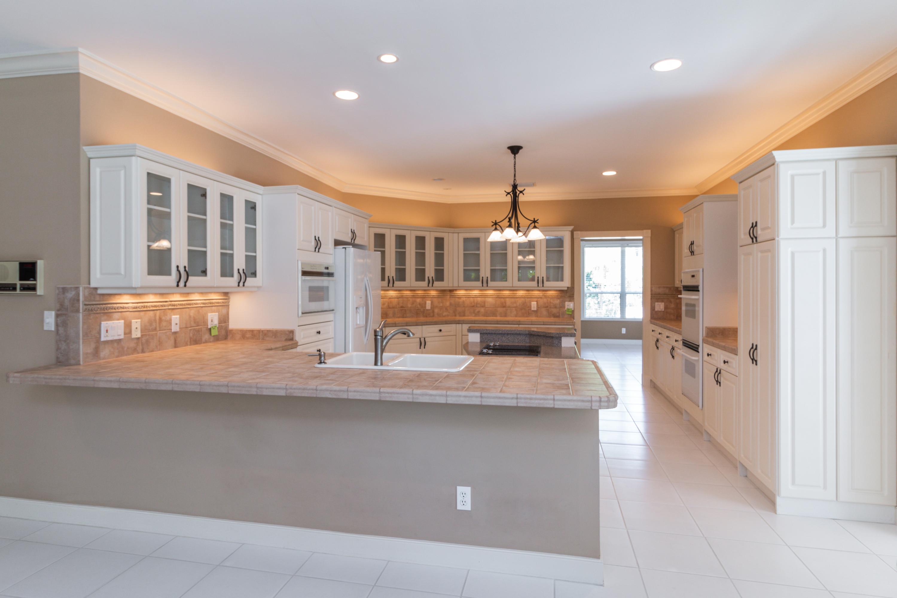 36 West High Point Road Sewall's Point, FL 34996 - Photo 6 of 31 06_36WHighPointRd_5_Kitchen_HiRes
