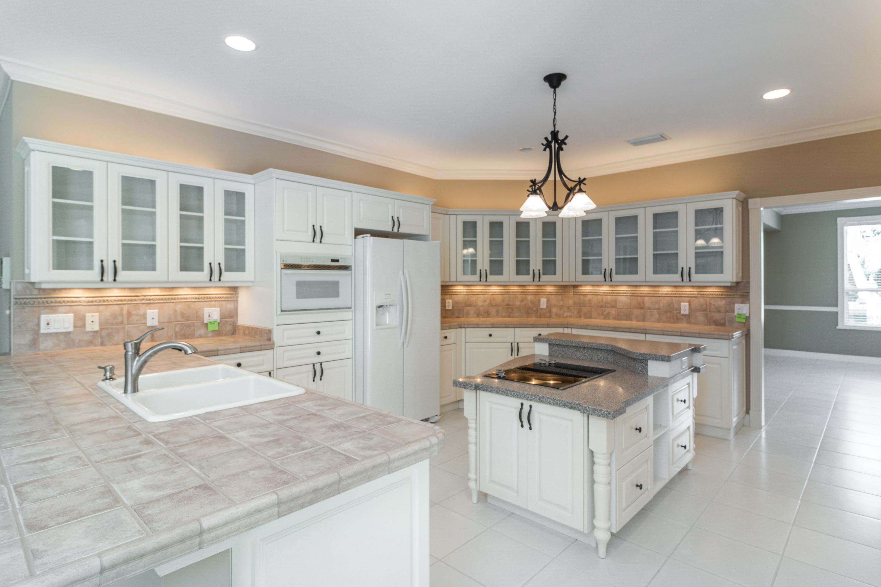 36 West High Point Road Sewall's Point, FL 34996 - Photo 9 of 31 09_36WHighPointRd_177_Kitchen_HiRes