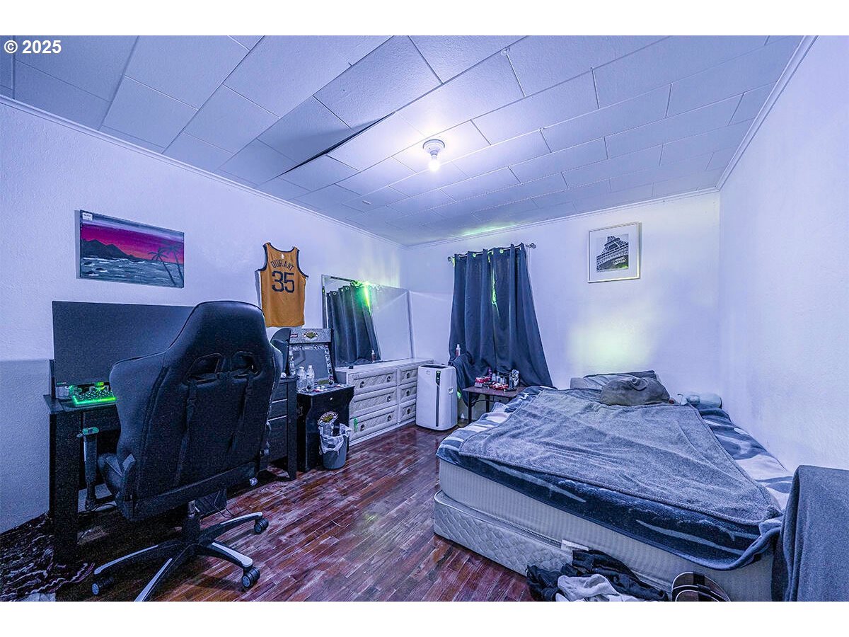 166 Reager Street Medford, OR 97501 - Photo 23 of 43 a living room with furniture and wooden floor