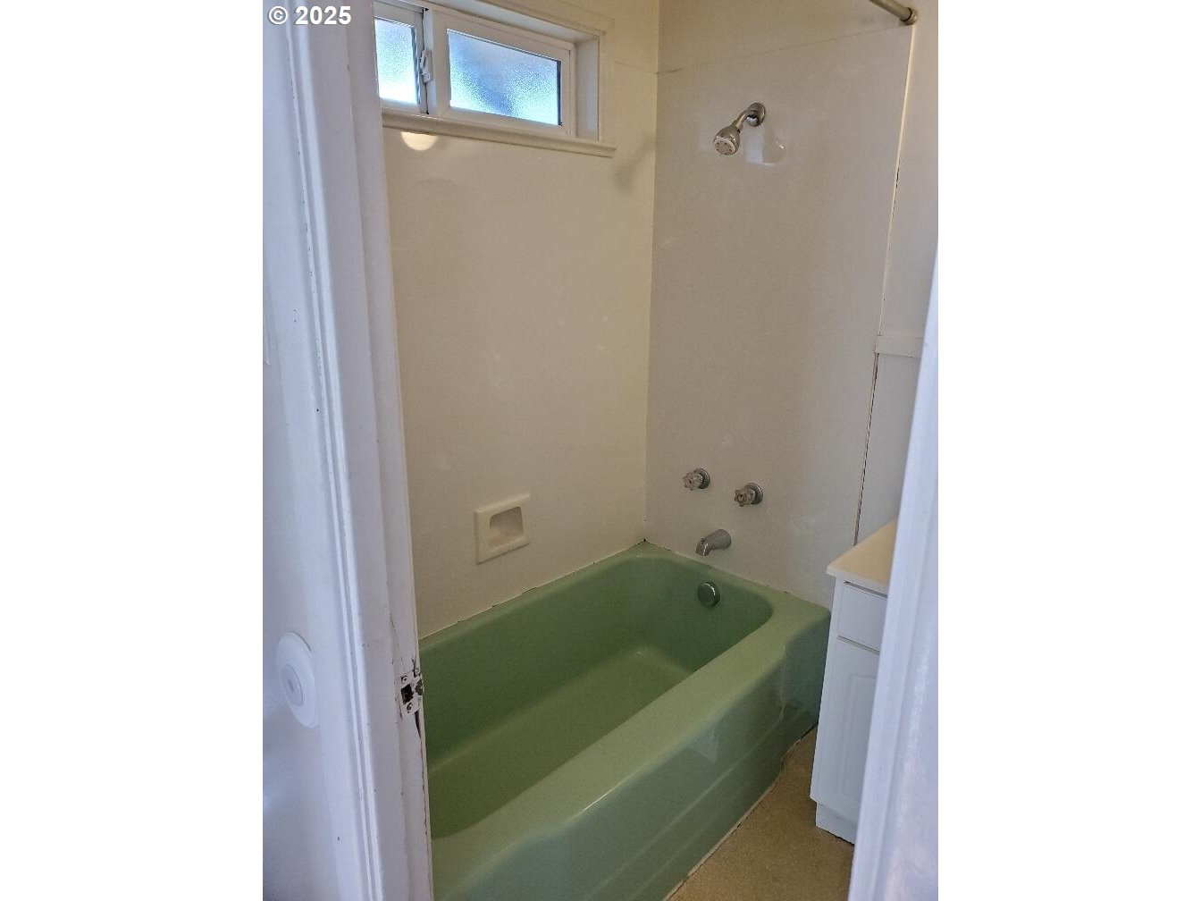 166 Reager Street Medford, OR 97501 - Photo 33 of 43 a bathroom with a tub and shower