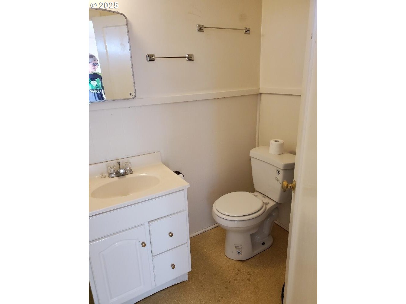 166 Reager Street Medford, OR 97501 - Photo 34 of 43 a bathroom with a toilet sink and mirror