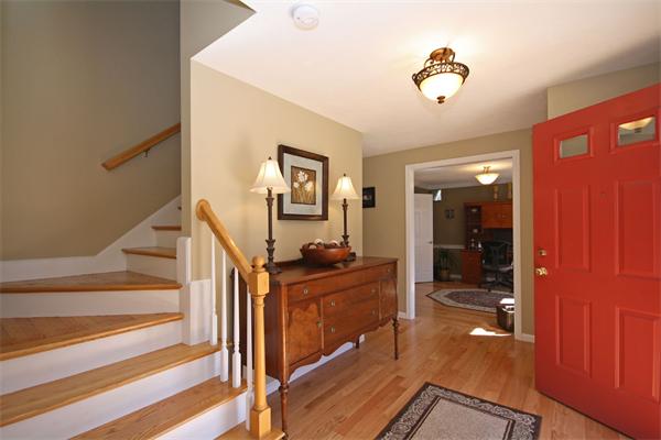 42 Huckleberry Road Hopkinton, MA 01748 - Photo 3 of 29 Gallery Image 3