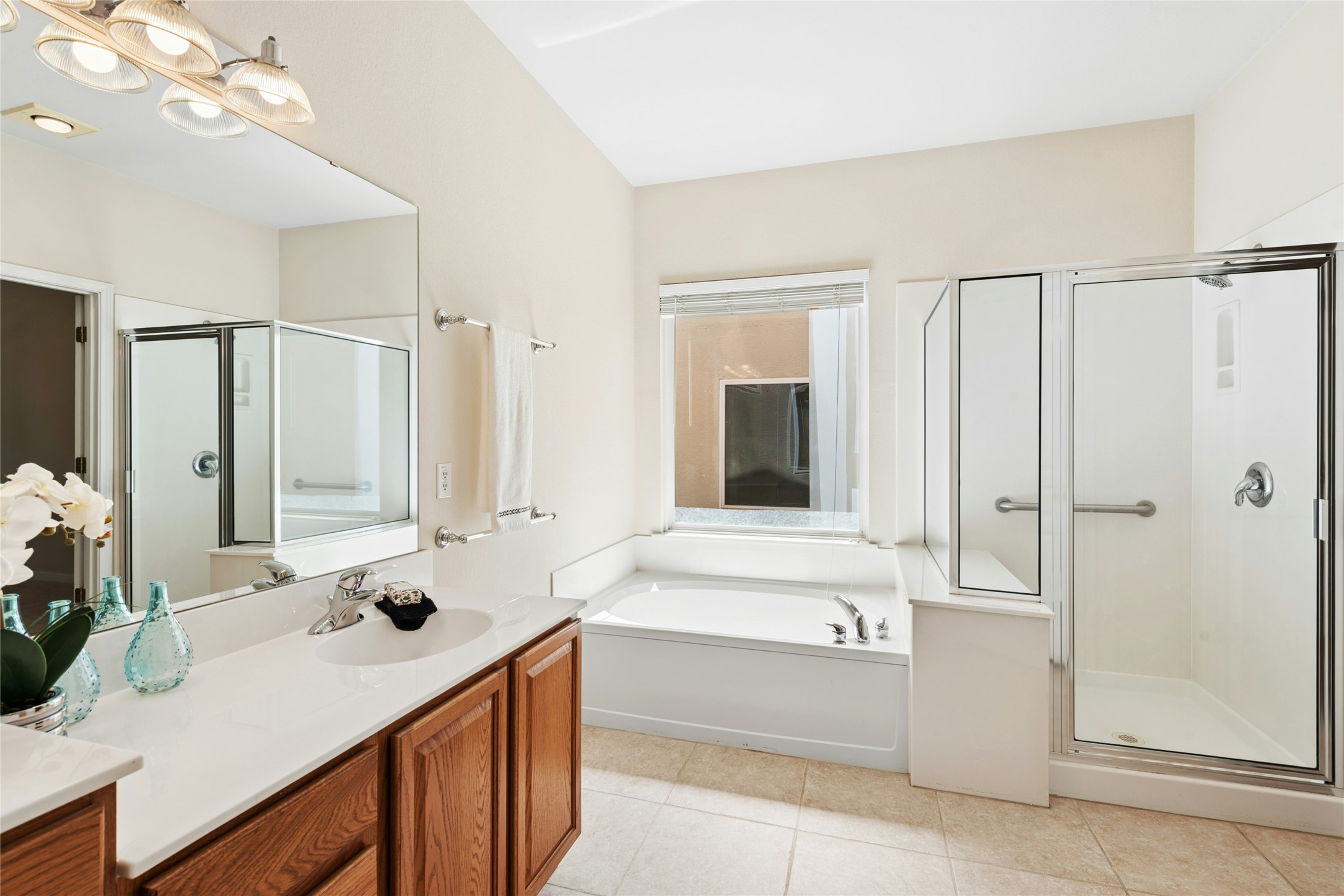104 Keystone Cove Georgetown, TX 78633 - Photo 18 of 40 Main Bathroom