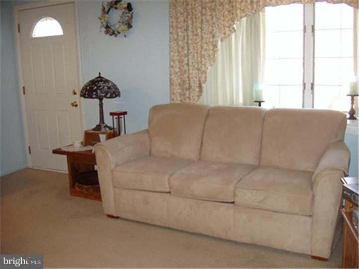 18 Downing Road Ewing, NJ 08628 - Photo 18 of 20 Living Room