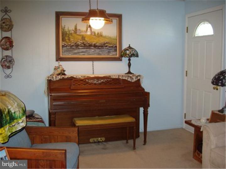 18 Downing Road Ewing, NJ 08628 - Photo 19 of 20 Living Room