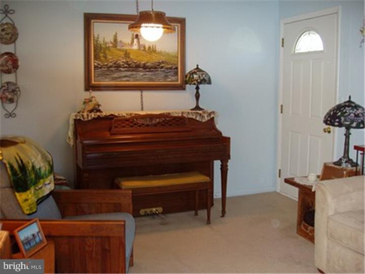 18 Downing Road Ewing, NJ 08628 - Photo 7 of 20 Living Room