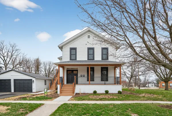 $2,100 | 305 West Exchange Street, Unit A, Sycamore, IL 60178