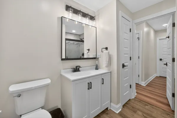 $2,100 | 305 West Exchange Street, Unit A, Sycamore, IL 60178