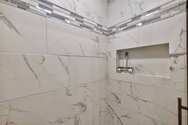 $2,100 | 305 West Exchange Street, Unit A, Sycamore, IL 60178