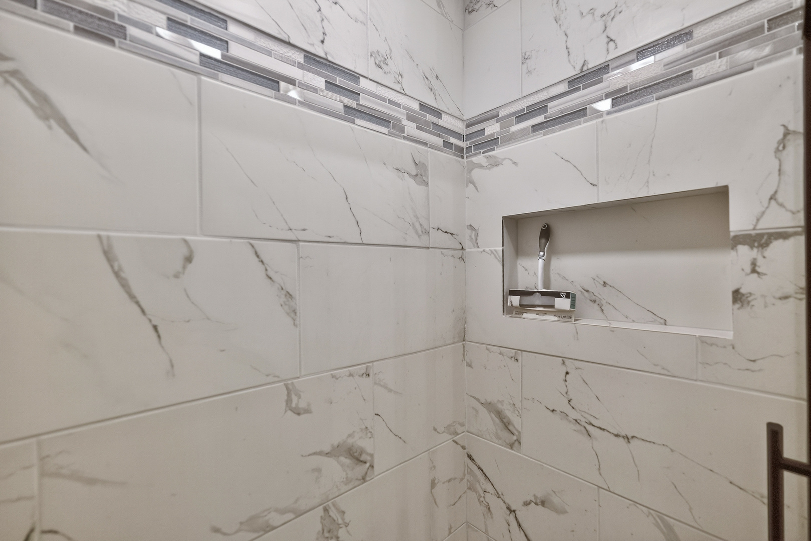 305 West Exchange Street, Unit A Sycamore, IL 60178 - Photo 16 of 27 a bathroom with a bathtub and shower