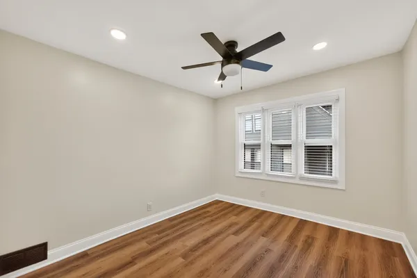 $2,100 | 305 West Exchange Street, Unit A, Sycamore, IL 60178