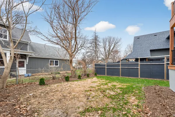 $2,100 | 305 West Exchange Street, Unit A, Sycamore, IL 60178
