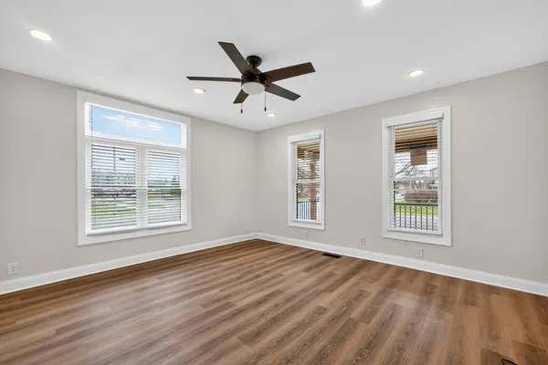 $2,100 | 305 West Exchange Street, Unit A, Sycamore, IL 60178