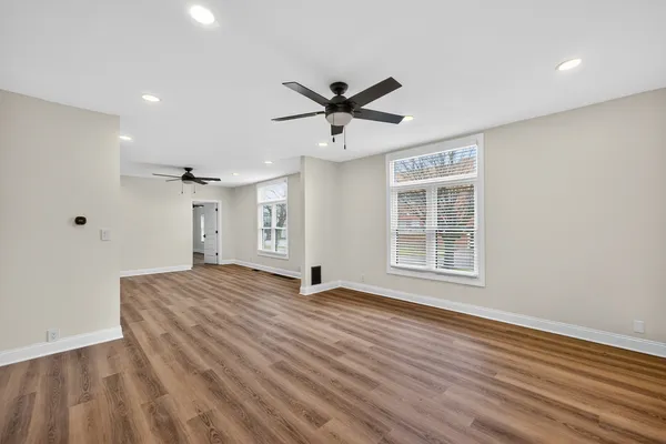 $2,100 | 305 West Exchange Street, Unit A, Sycamore, IL 60178