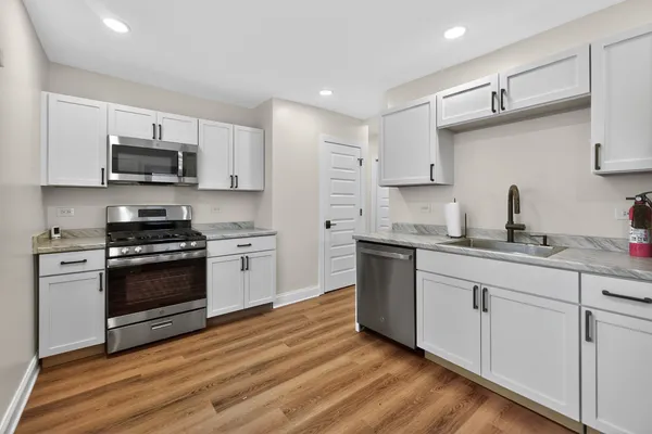 $2,100 | 305 West Exchange Street, Unit A, Sycamore, IL 60178