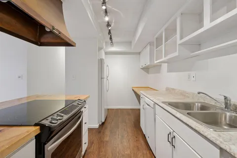 $219,000 | 6305 Colony Way, Unit 1A, Edina, MN 55435