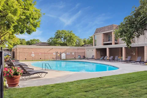 $209,900 | 6305 Colony Way, Unit 1A, Edina, MN 55435