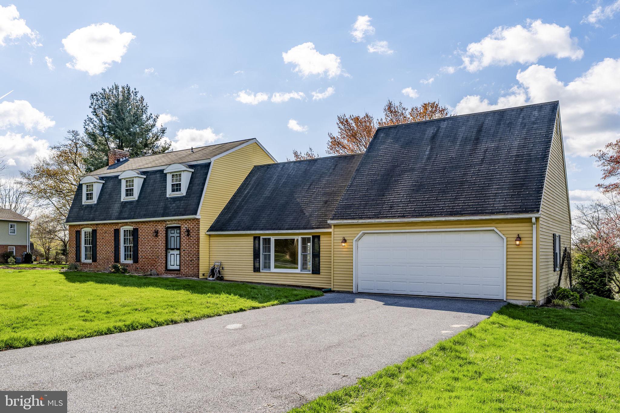 2 Arlin Circle Lititz, PA 17543 - Photo 39 of 50 a front view of house with yard and green space