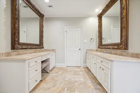 $2,895,000 | 5602 Indian Circle, Houston, TX 77056