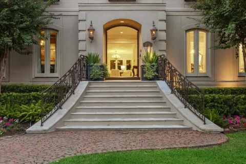 $2,895,000 | 5602 Indian Circle, Houston, TX 77056