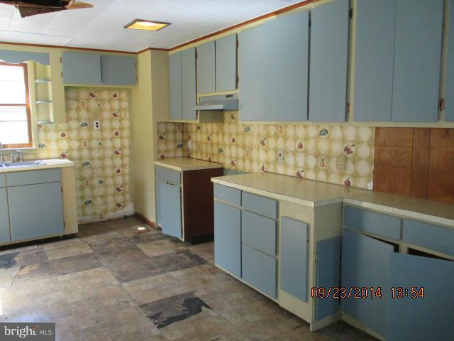 22927 Cavetown Church Road Smithsburg, MD 21783 - Photo 4 of 13 Kitchen