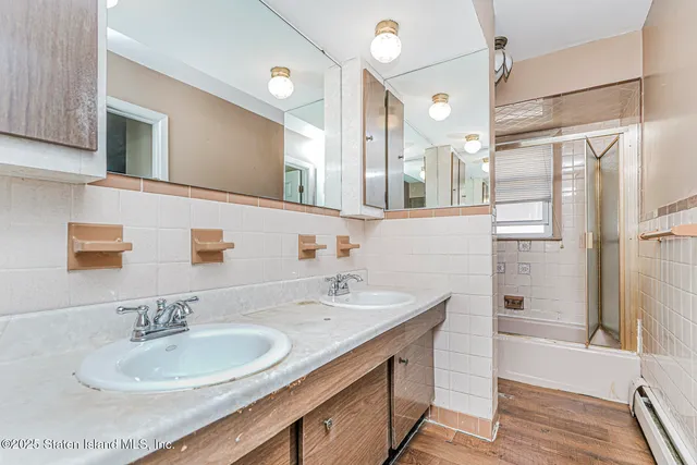 $799,999 | 11 Denton Place | South New York