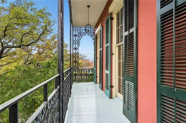 $269,000 | 627 Esplanade Avenue, Unit 202, New Orleans, LA 70116