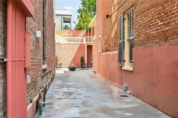 $269,000 | 627 Esplanade Avenue, Unit 202, New Orleans, LA 70116
