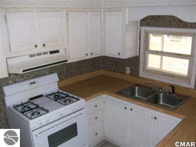 11700 East Colby Road Crystal, MI 48818 - Photo 12 of 15 1768343-11.JPG