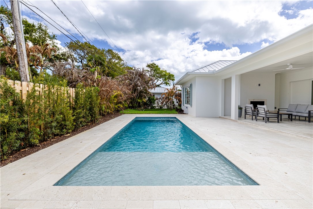 775 Acacia Road Vero Beach, FL 32963 - Photo 3 of 35