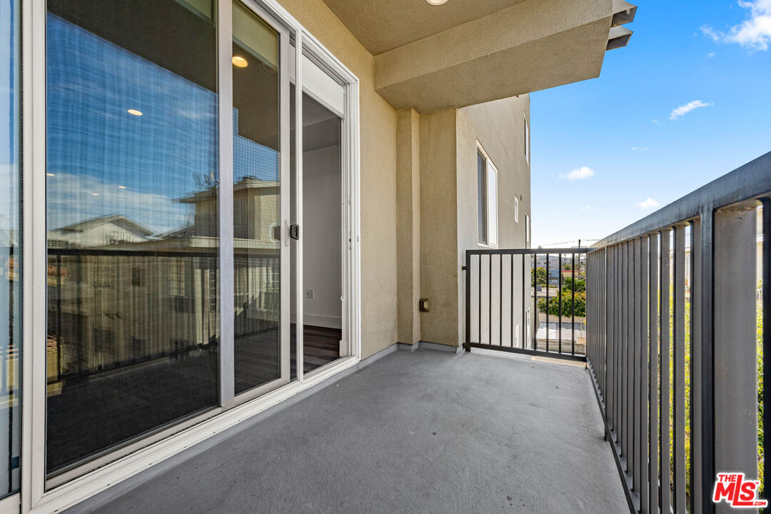 1215 South Bedford Street, Unit 105 Los Angeles, CA 90035 - Photo 24 of 27 a view of a porch with a door