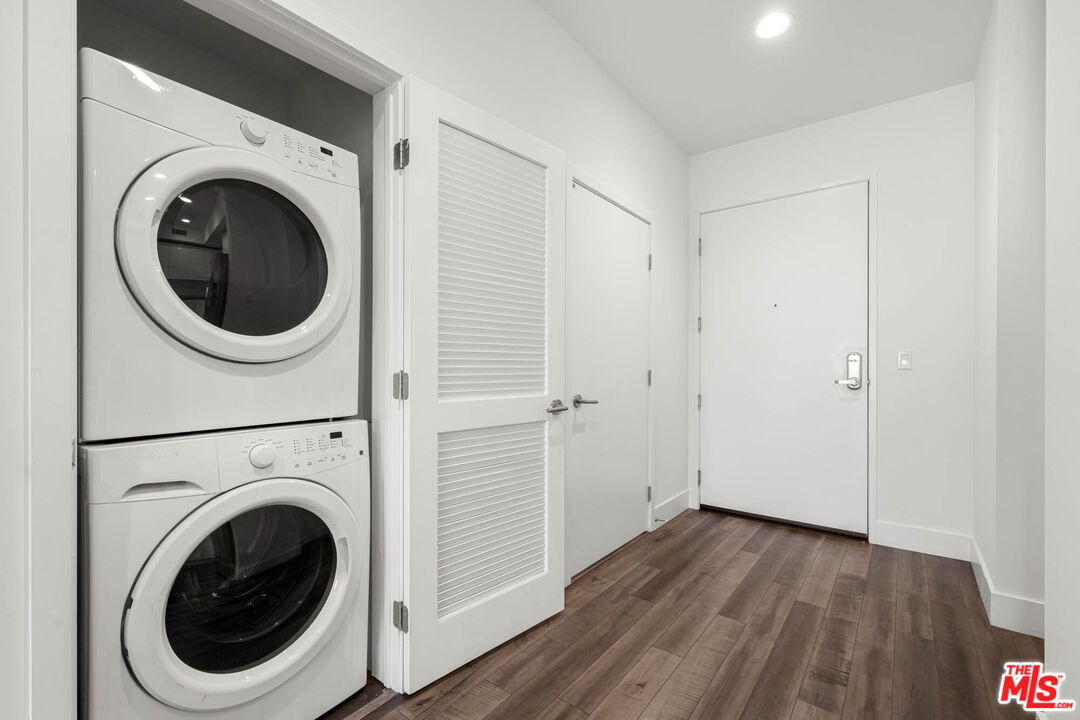 1215 South Bedford Street, Unit 105 Los Angeles, CA 90035 - Photo 5 of 27 a view of a hallway with washer and dryer