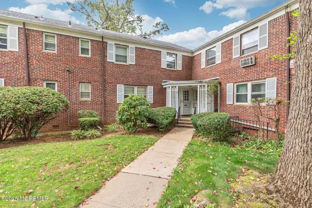 $2,250 | 32 Manor Drive, Unit 303, Red Bank, NJ 07701