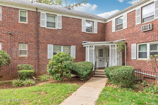 $2,250 | 32 Manor Drive, Unit 303, Red Bank, NJ 07701