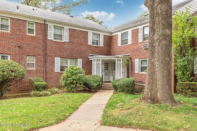 $2,250 | 32 Manor Drive, Unit 303, Red Bank, NJ 07701