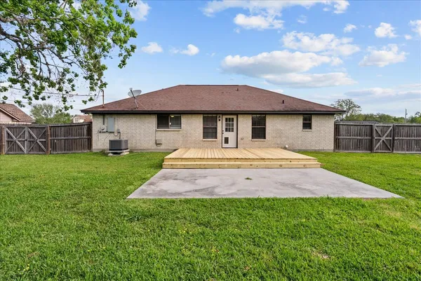 $270,000 | 12606 Ponderosa Drive, Dickinson, TX 77539