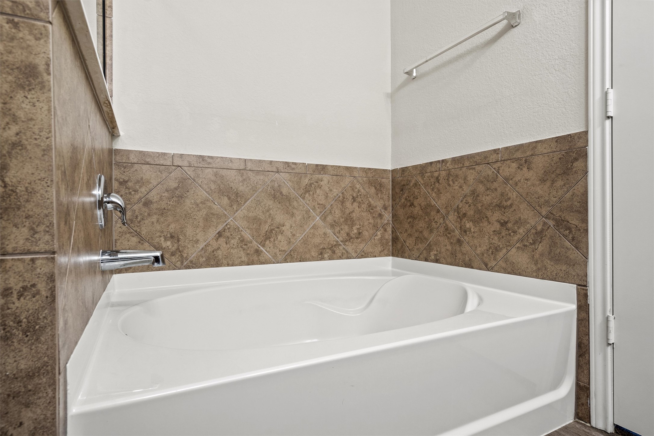 11816 Jackson Fls Way Manor, TX 78653 - Photo 28 of 40 a white bath tub sitting in a bathroom